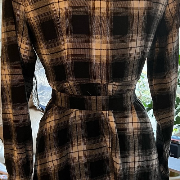 Size large black & white button down long sleeve plaid shirt dress with belt. - Picture 6 of 6